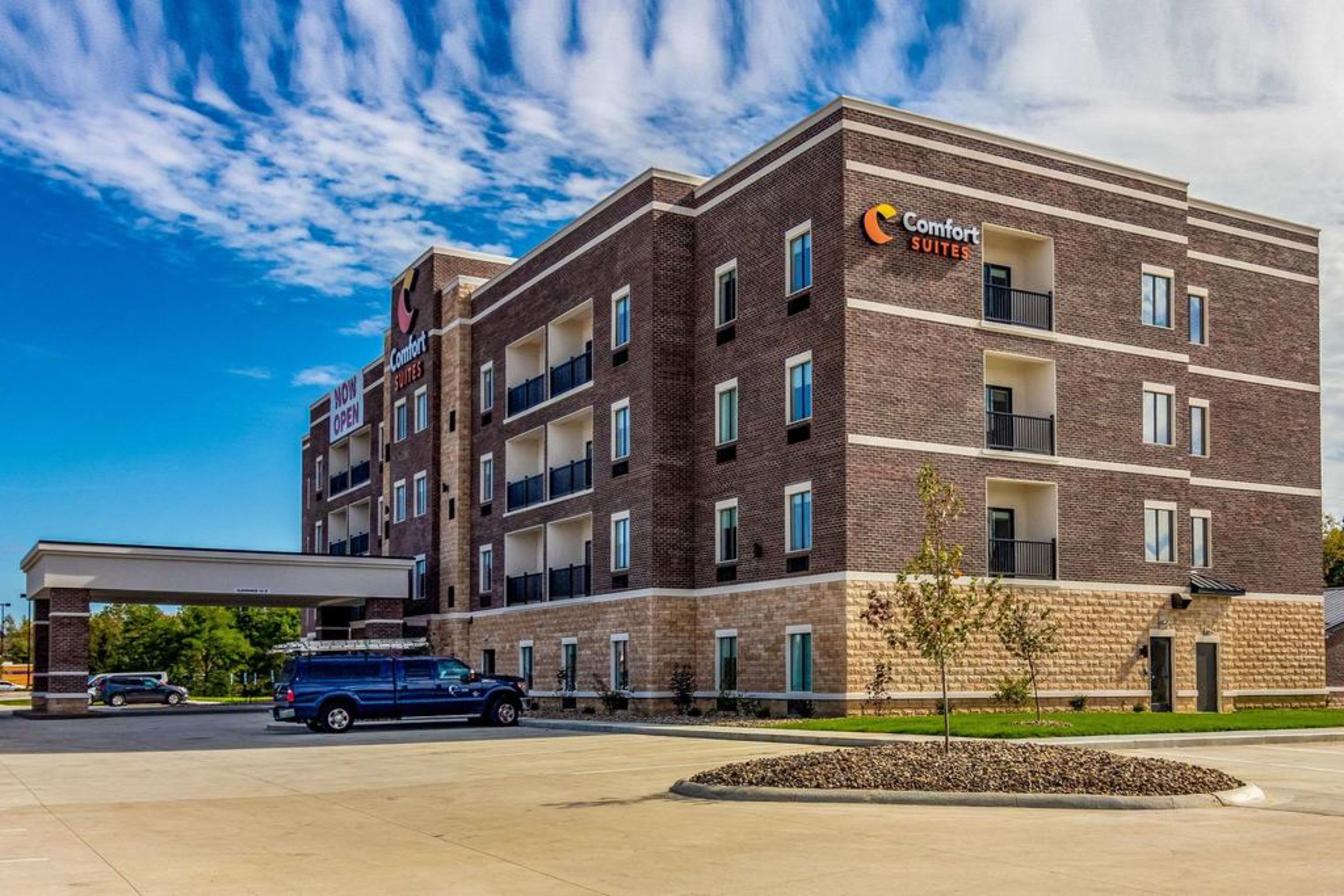 Comfort Suites Brunswick - Cleveland Southwest Exterior photo